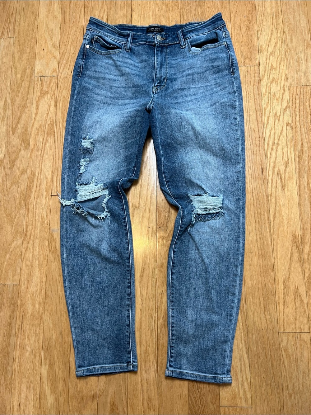 Judy Blue Los Angeles Distressed Boyfriend Jeans